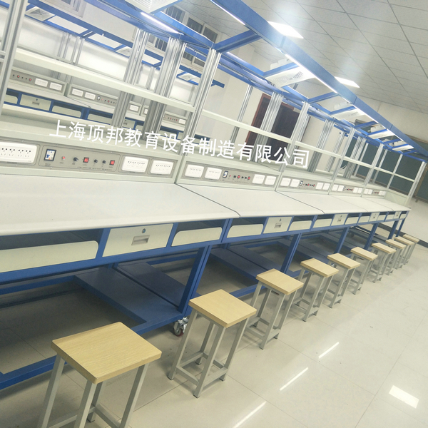 计算机组装与维护实训室论证报告(图1) 计算机组装与维护实训装置