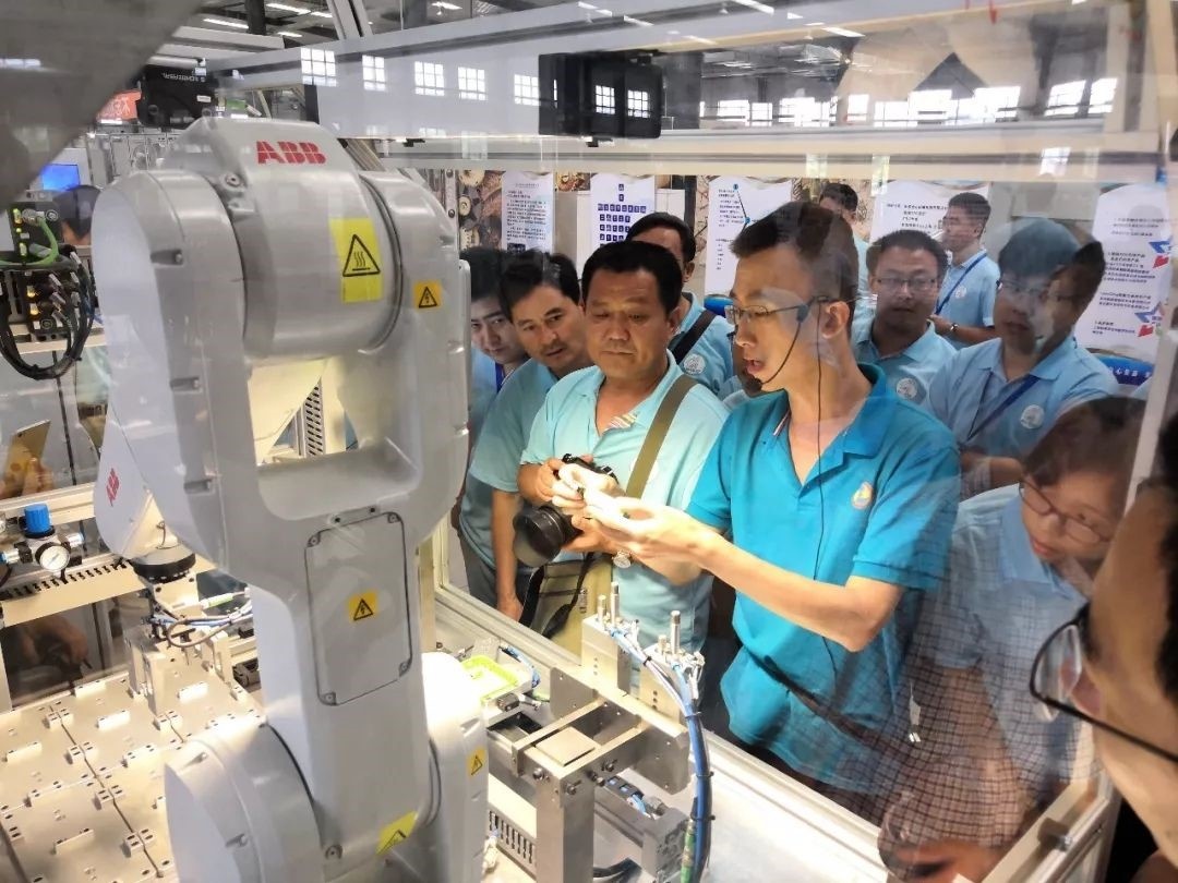 智能控制技术实训室介绍(图2) 智能控制技术实训室介绍(图2)